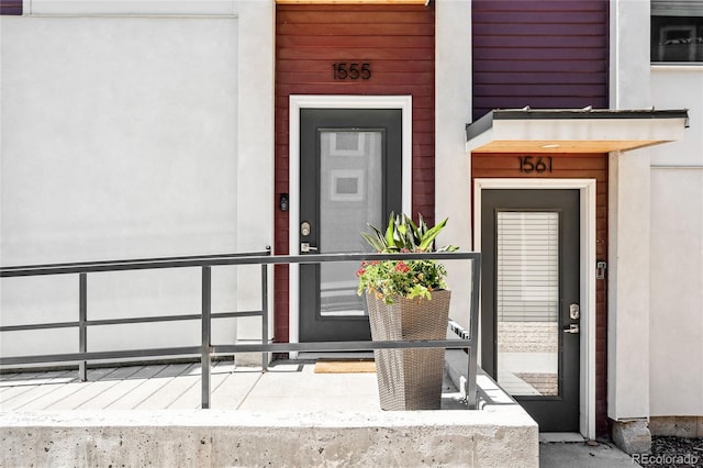 property entrance with stucco siding