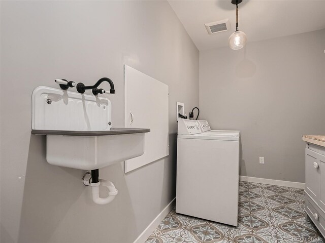 8916 Sunridge Hollow Rd, Parker, CO 80134 - washroom featuring separate washer and dryer, baseboards, cabinet space, and visible vents