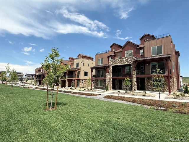 9662 Browns Peak Cir, Littleton, CO 80125 - surrounding community featuring a yard and a residential view