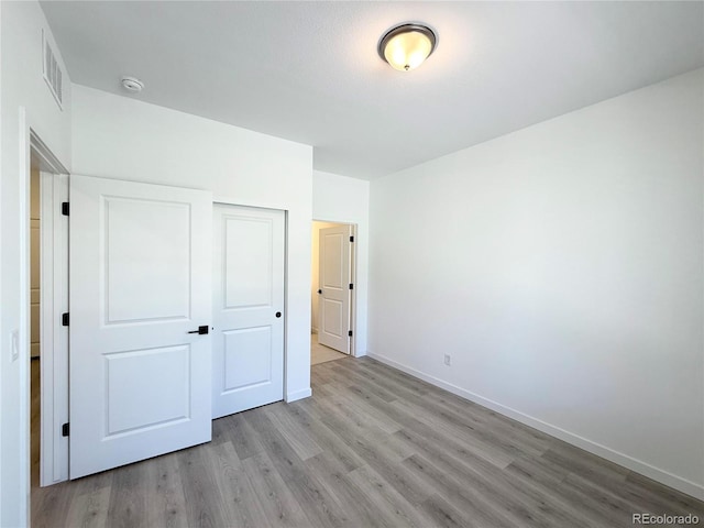 9662 Browns Peak Cir, Littleton, CO 80125 - unfurnished bedroom featuring wood finished floors, baseboards, and a closet