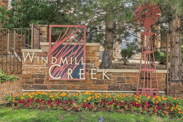 view of community / neighborhood sign