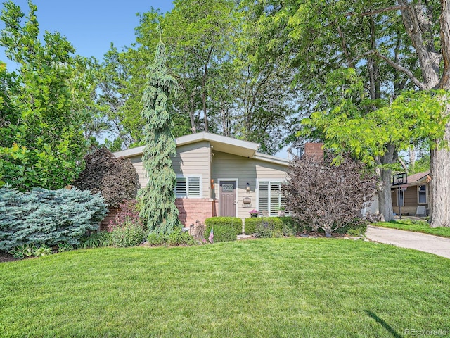 2609 S Dahlia St, Denver, CO 80222 - view of front of home with a front yard and brick siding