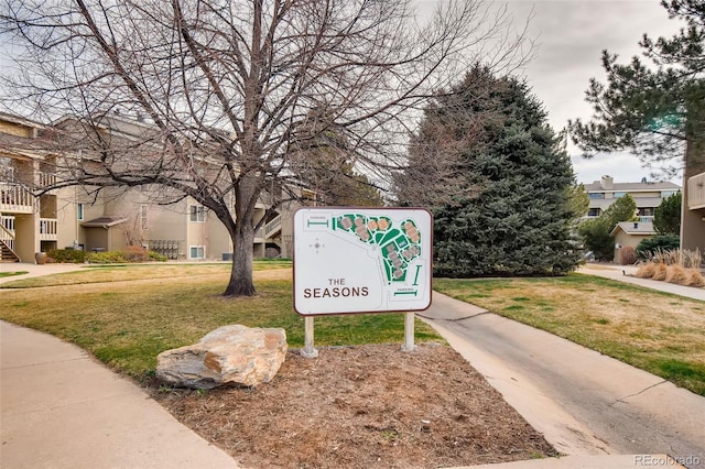 view of home's community featuring a lawn