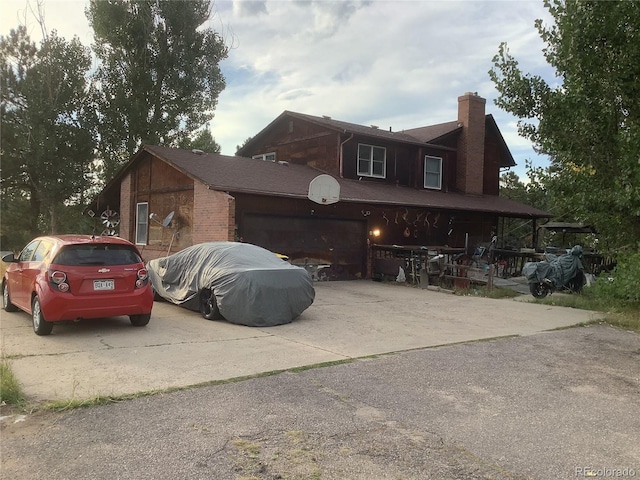 view of front of property featuring a garage