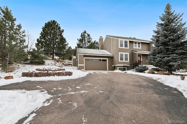 view of front property featuring a garage