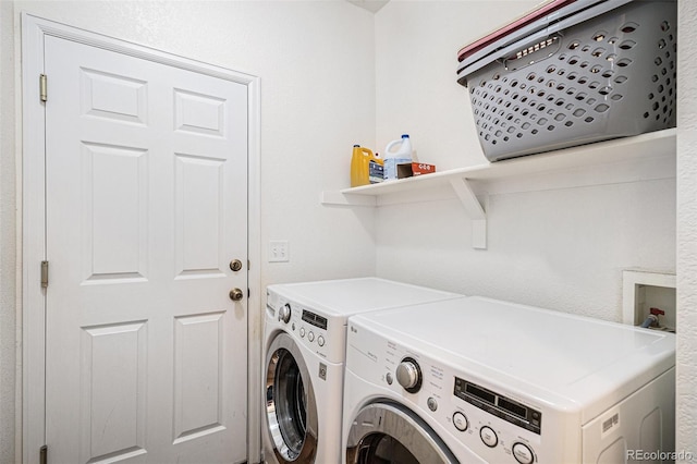 19628 E 58th Pl, Aurora, CO 80019 - laundry room with independent washer and dryer