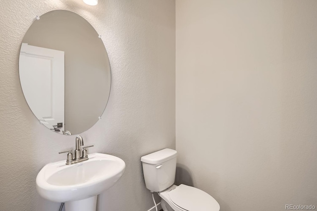 bathroom featuring a sink and toilet