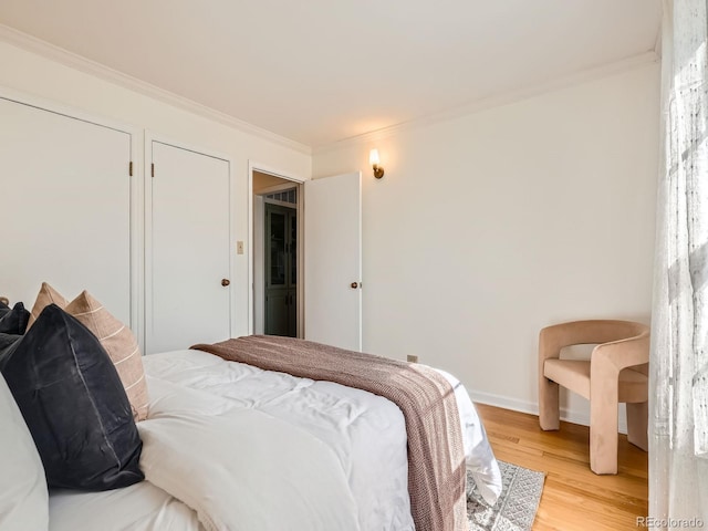 2301 E Fremont Ave Unit W03, Centennial, CO 80122 - bedroom with light wood finished floors, crown molding, and baseboards