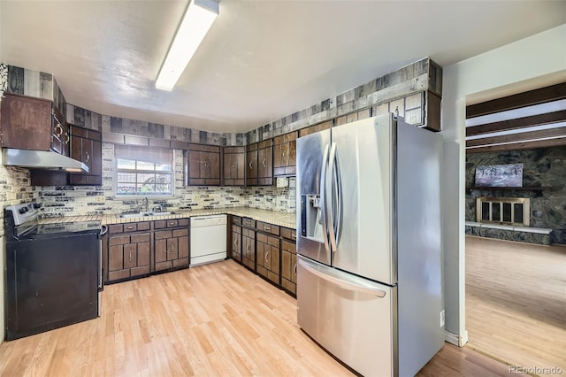 661 S Paris St, Aurora, CO 80012 - kitchen with stainless steel refrigerator with ice dispenser, electric range, dishwasher, light wood-style flooring, and backsplash