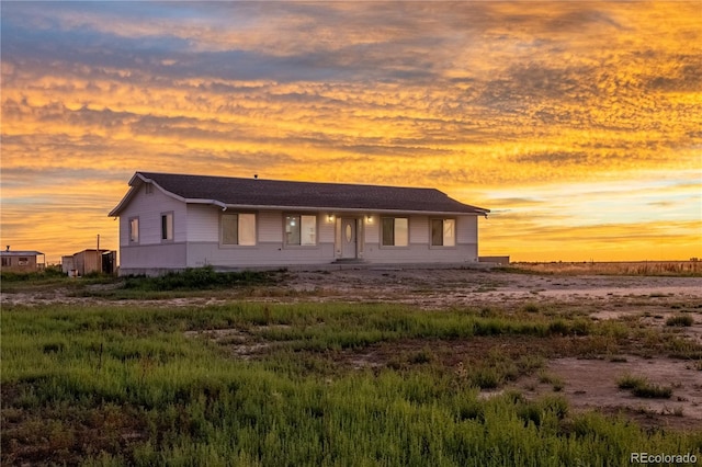 view of front of property