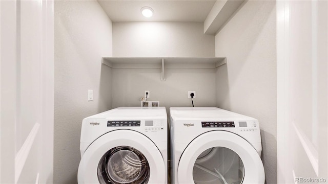 6799 Navajo St, Denver, CO 80221 - laundry area featuring independent washer and dryer