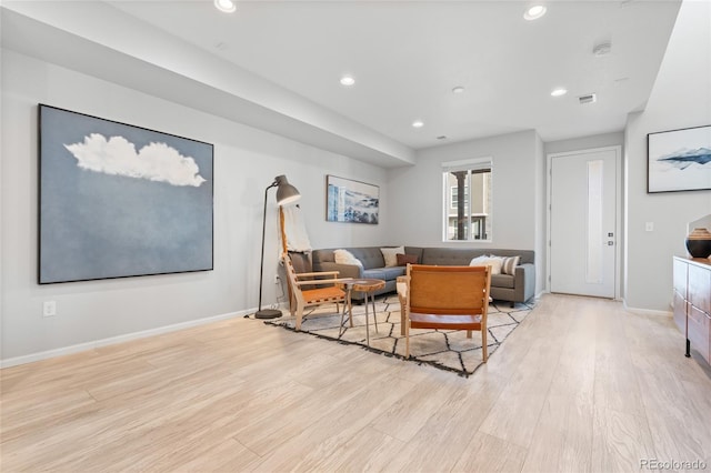 living area featuring baseboards, recessed lighting, visible vents, and light wood-style floors