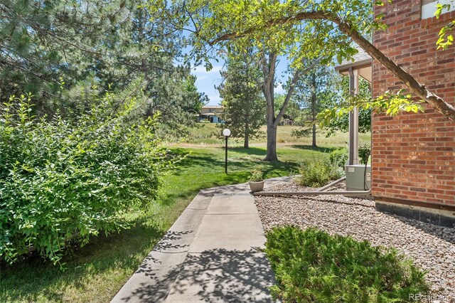 7600 W Coal Mine Ave Unit B, Littleton, CO 80123 - view of green lawn