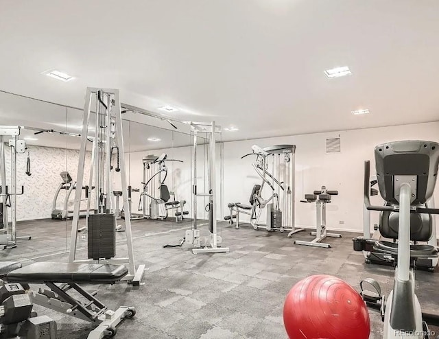 exercise room featuring visible vents