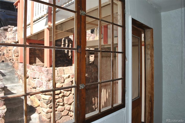 136 Cave Ave, Manitou Springs, CO 80829 - detailed view of a textured wall