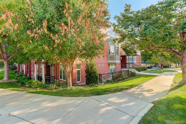 view of property's community featuring a yard