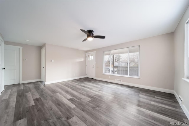 empty room featuring dark hardwood / wood-style floors and ceiling fan