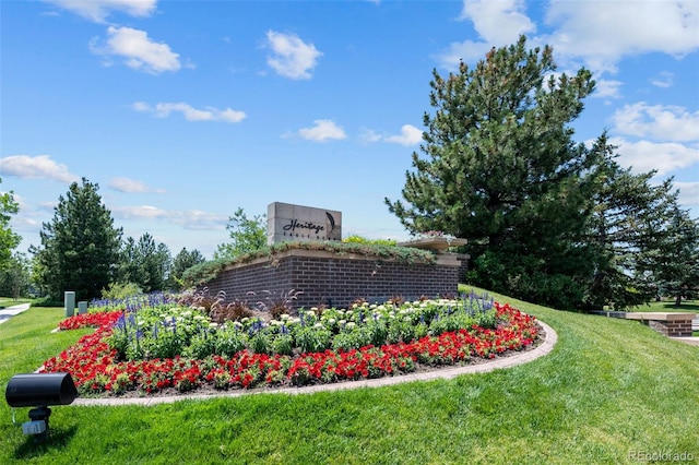 community sign featuring a lawn