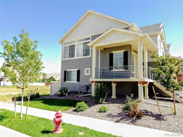 view of front of house with a front lawn