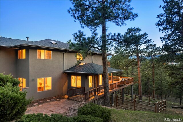 28890 Pinewood Vista Dr, Evergreen, CO 80439 - back of house featuring stucco siding