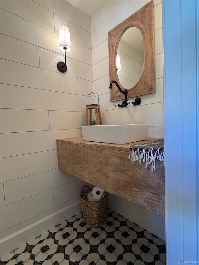 8503 E Jamison Ave, Centennial, CO 80112 - bathroom with a sink