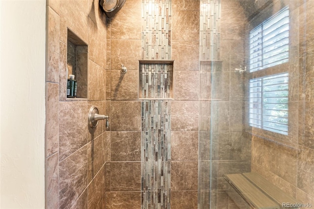 full bathroom featuring tiled shower