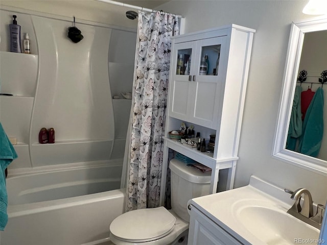bathroom with vanity, shower / tub combo with curtain, and toilet