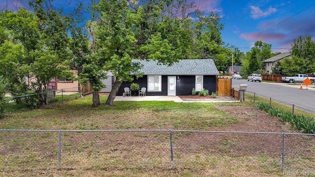 211 E Emma St, Lafayette, CO 80026 - view of front of property featuring a fenced front yard and a shingled roof
