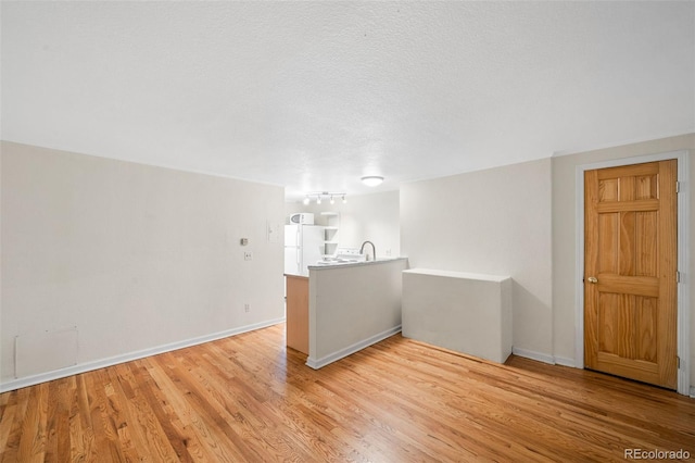 Listing photo 3 for 336 N Grant St Unit 302, Denver CO 80203