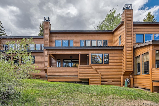 back of house featuring a yard