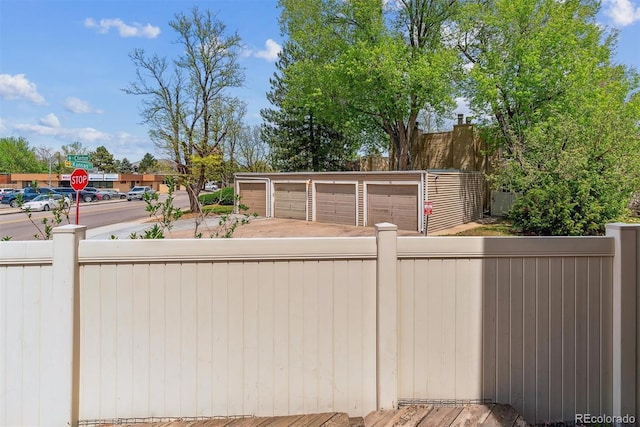 view of yard featuring fence and a detached garage