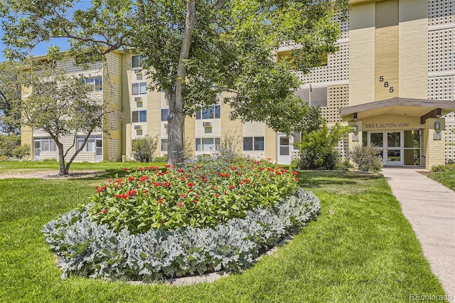 view of community featuring a yard