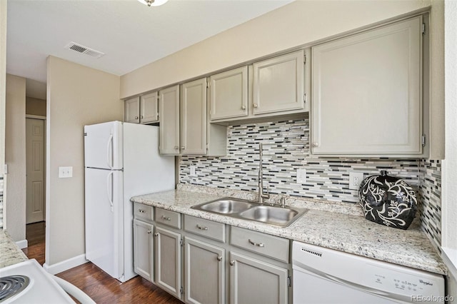 kitchen with white appliances, dark wood-type flooring, sink, gray cabinets, and tasteful backsplash