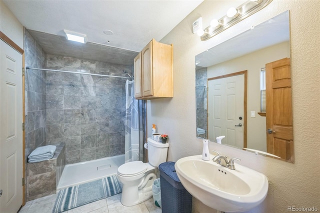 bathroom with tile patterned floors, a shower with curtain, sink, and toilet