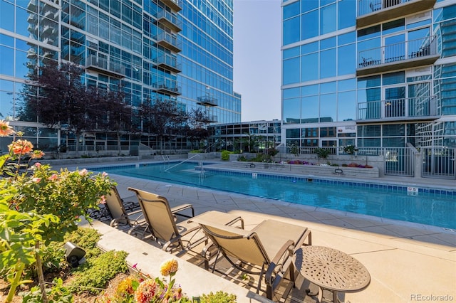 1700 Bassett St Unit 513, Denver, CO 80202 - community pool with a patio
