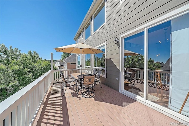 deck featuring outdoor dining space