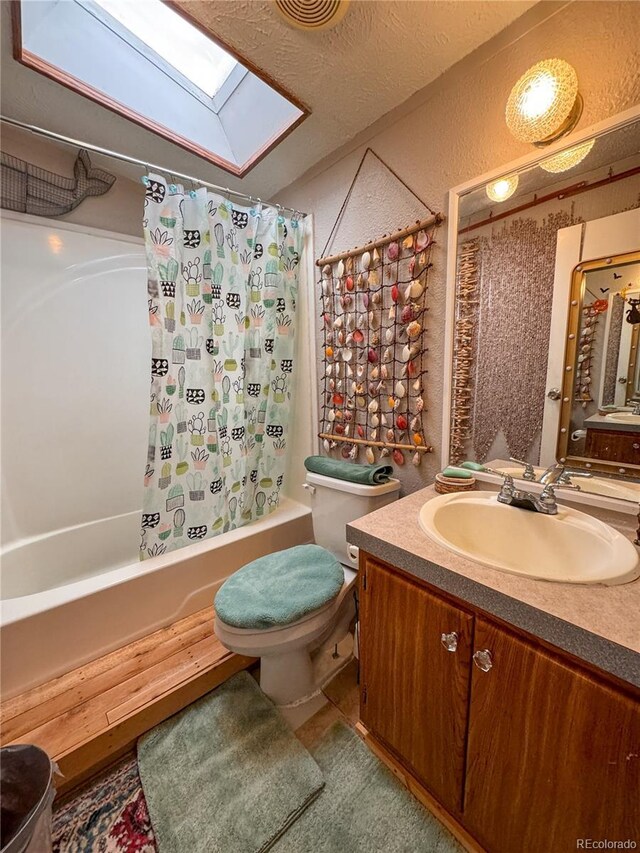 312 Ceratosaurus Cir, Dinosaur, CO 81610 - full bath featuring visible vents, a skylight, shower / tub combo, a textured wall, and vanity
