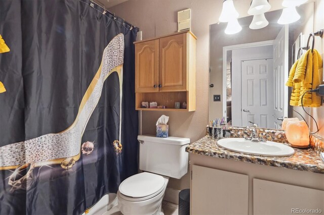 full bath featuring toilet, curtained shower, and vanity