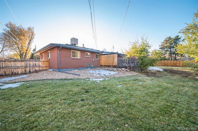 back of house featuring a lawn