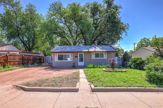613 S Union Blvd, Colorado Springs, CO 80910 - view of front of house featuring dirt driveway