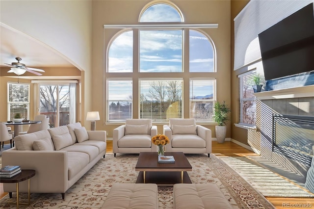 sunroom / solarium with ceiling fan