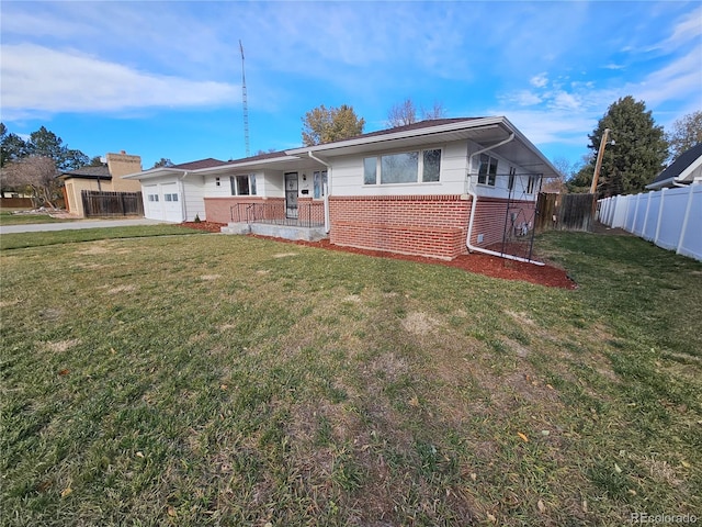 view of front of house featuring a front yard and a garage