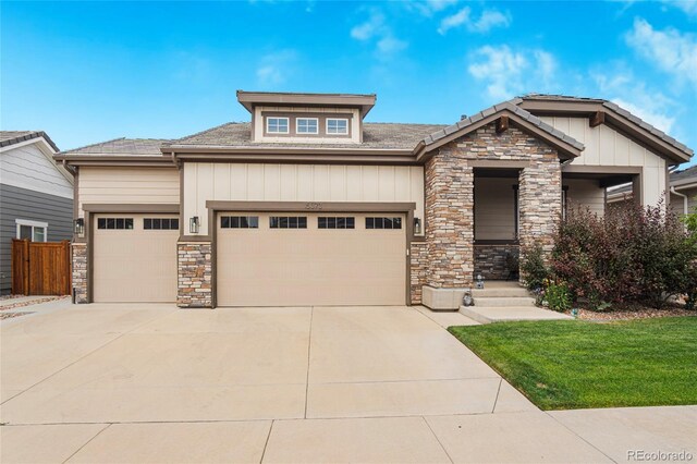 view of front facade featuring a front yard and a garage