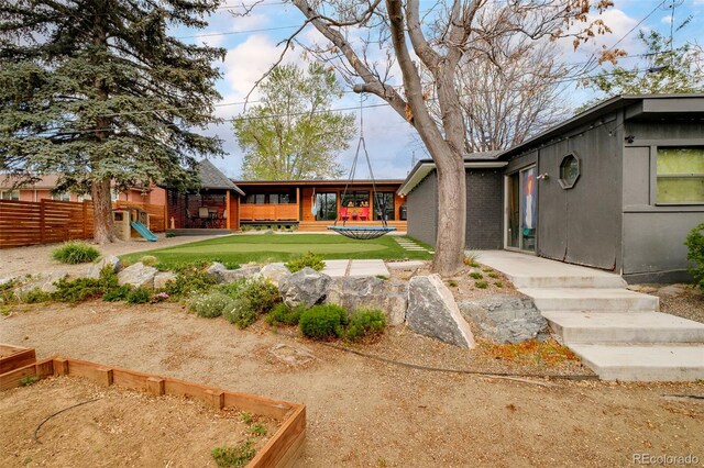 view of yard featuring fence