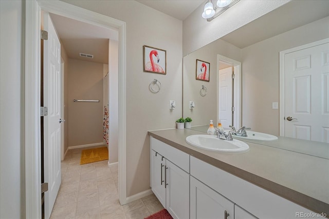 bathroom featuring a shower with curtain, visible vents, vanity, and baseboards