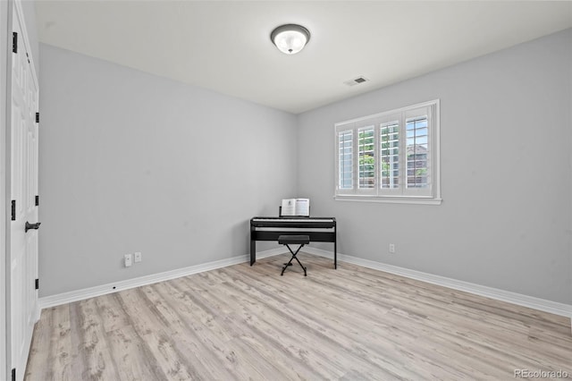 9468 E Aspen Hill Ln, Lone Tree, CO 80124 - unfurnished room with wood finished floors and baseboards