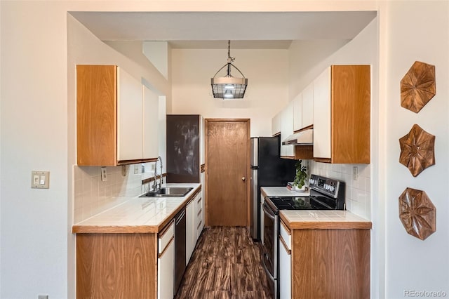 1661 S Fulton St, Aurora, CO 80247 - kitchen featuring electric range, a sink, tile counters, under cabinet range hood, and backsplash