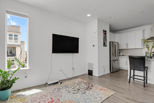 20999 E Quincy Dr, Aurora, CO 80015 - living room featuring light wood-style floors, recessed lighting, and baseboards