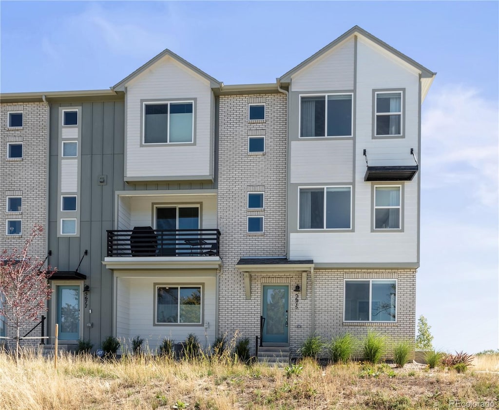 view of townhome / multi-family property