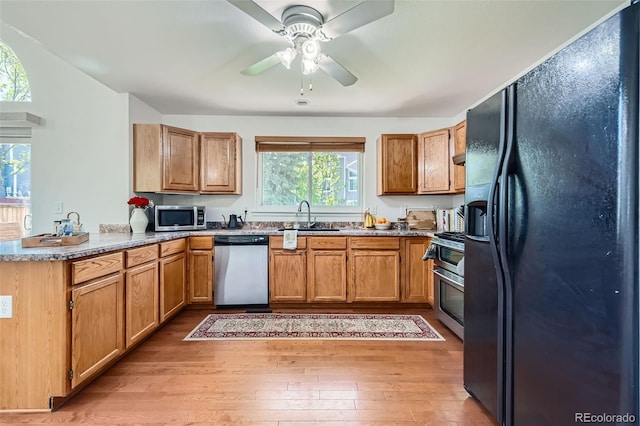728 Poppywood Pl, Highlands Ranch, CO 80126 - kitchen featuring stainless steel appliances, a sink, a peninsula, light wood-style floors, and ceiling fan